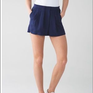 LULULEMON Shorts Keepsake Silky Pleated Front Tencel Hero Blue Size 6